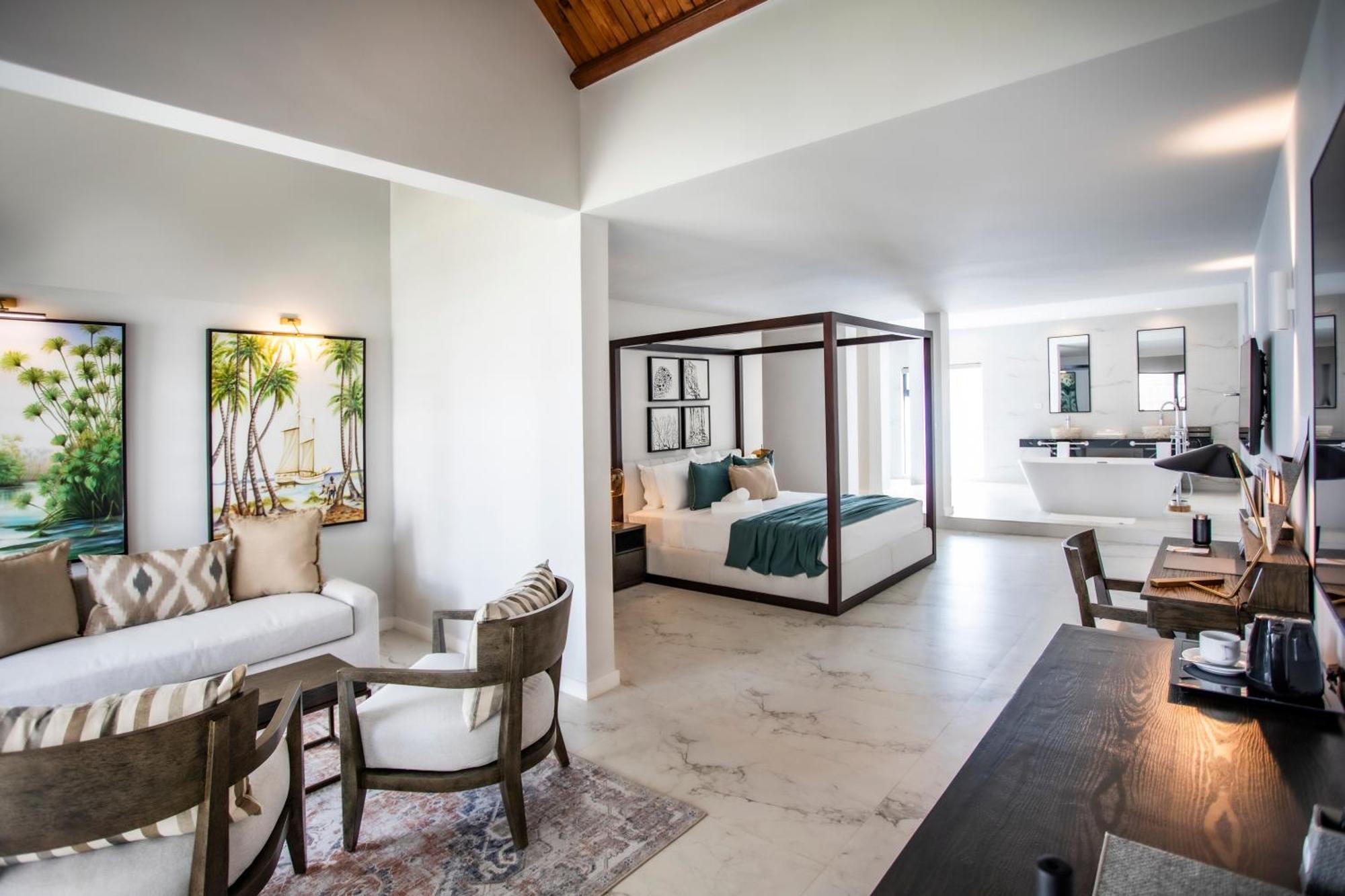 Junior Suite with Bathtub